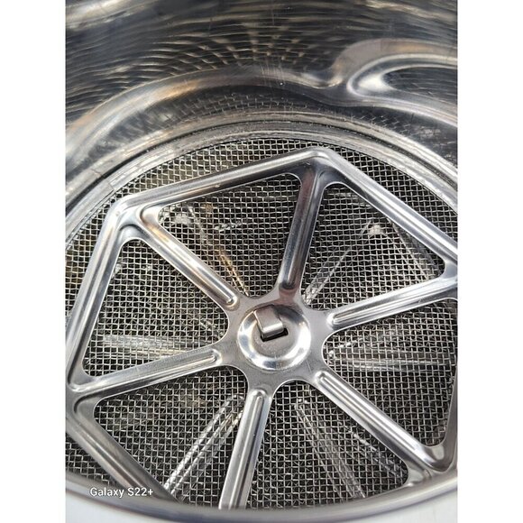 Stainless Steel Handheld Flour Sifter With Handle & Mesh Screen - Picture 7 of 11